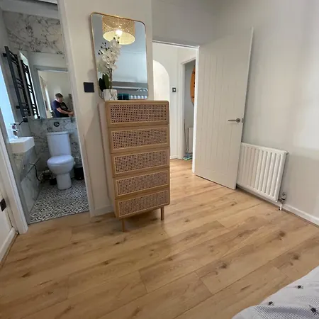 Newquay, Fistral Gem, Sea Views & Peninsular Access
